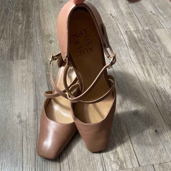 8.5M Naturalizer Tan Wedged Heel - Picture 2 of 4